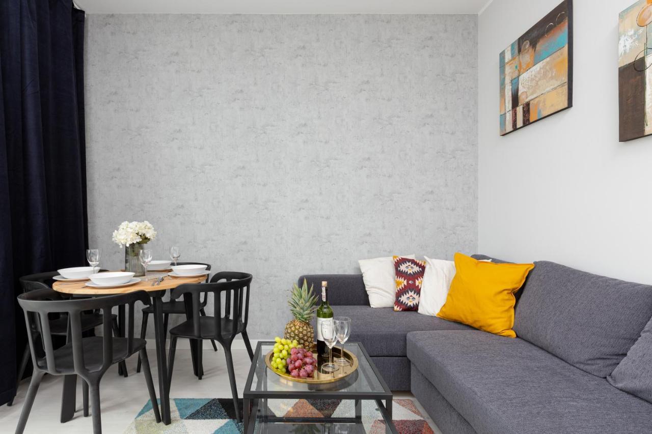 Business Center Apartments Warsaw Wola By Noclegi Renters Buitenkant foto