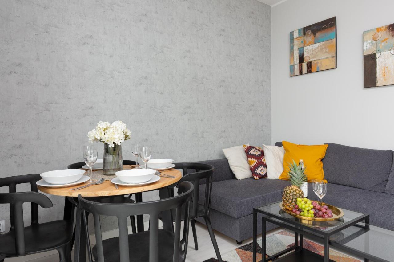 Business Center Apartments Warsaw Wola By Noclegi Renters Buitenkant foto