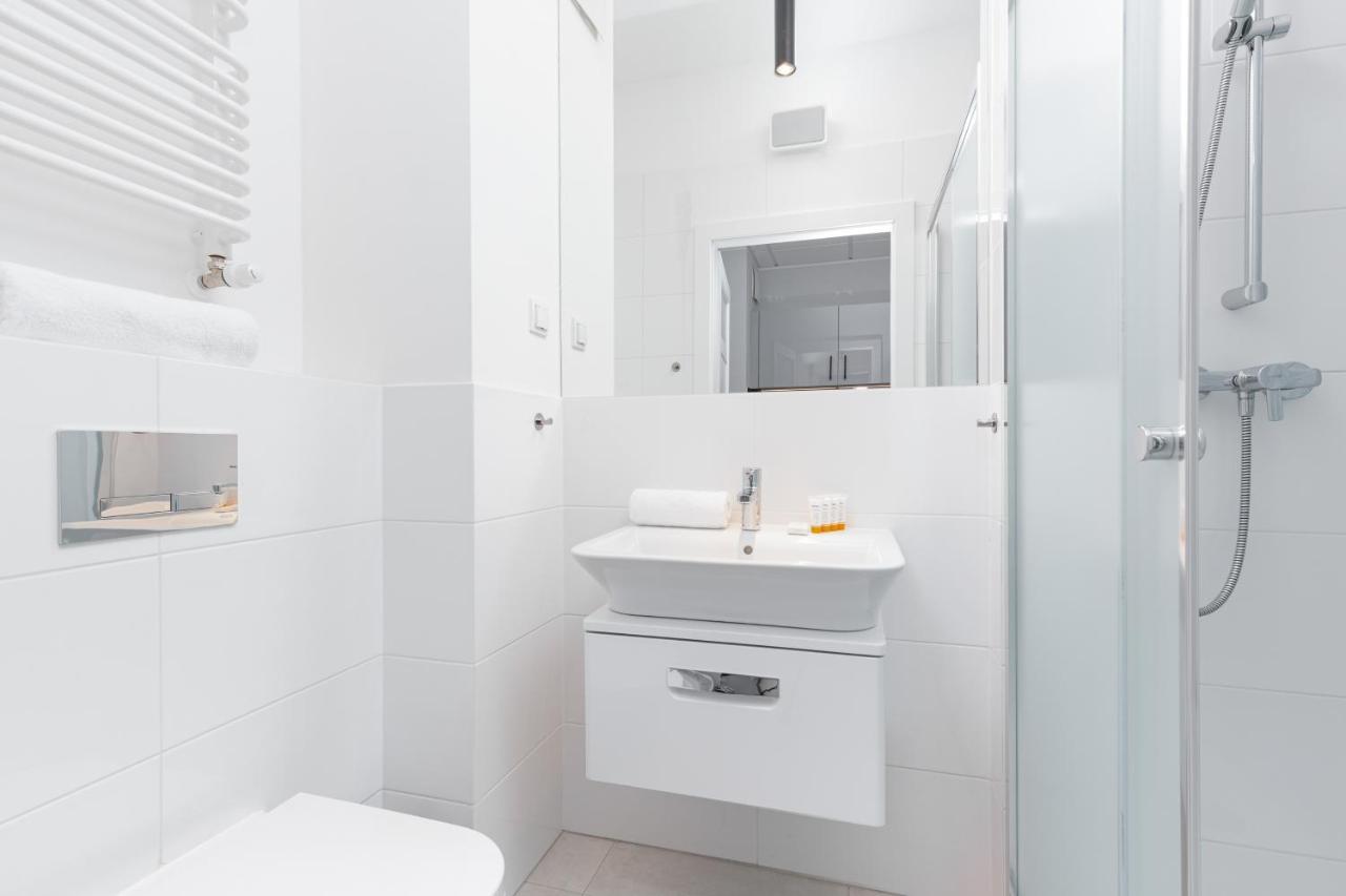 Business Center Apartments Warsaw Wola By Noclegi Renters Buitenkant foto