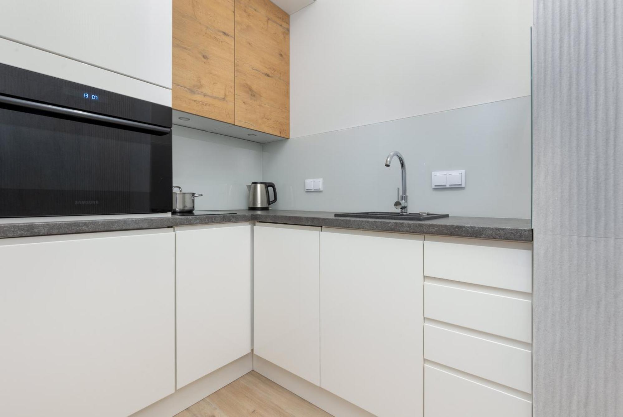 Business Center Apartments Warsaw Wola By Noclegi Renters Buitenkant foto