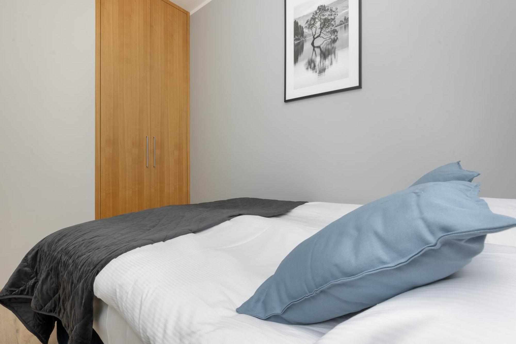 Business Center Apartments Warsaw Wola By Noclegi Renters Buitenkant foto